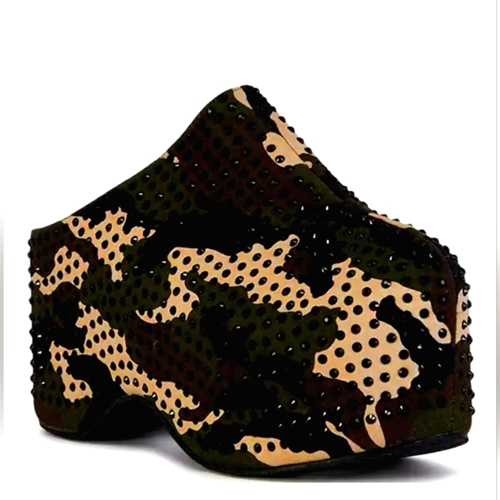 Azalea Wang Camo Clog